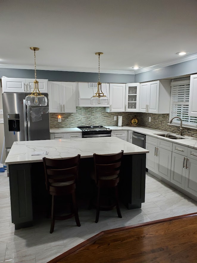 Shaker Grey Island with Sitting and Tahoe White Kitchen 