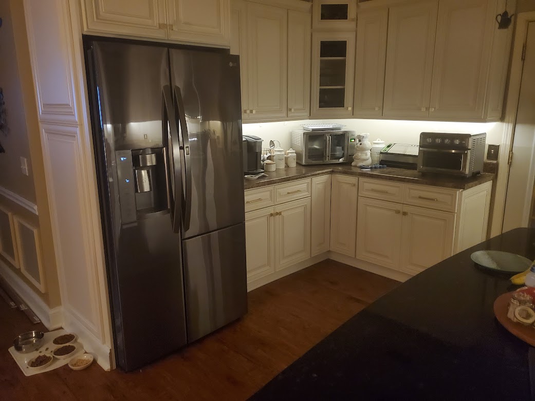 Charleston White Kitchen with Island and Glass Doors